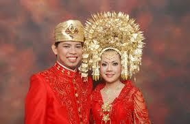 Sep 13, 2015 · sanggul tradisional. Meski Berat Dan Bikin Pusing 9 Mahkota Pengantin Adat Ini Memang Bikin Anggun Dan Elegan