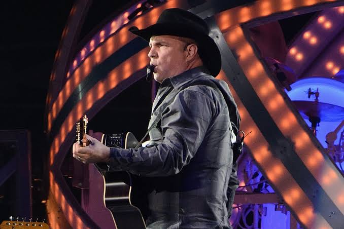 Garth Brooks Announces Concerts in Colorado