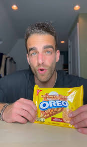 Delicious Apple Pie Flavored Oreos Review