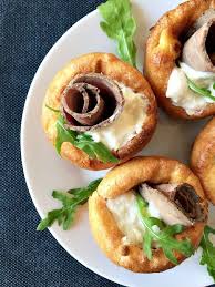 Mini Yorkshire Pudding Canapes With Roast Beef And Horseradish Sauce Mini Yorkshire Puddings Yorkshire Pudding Appetizers Yorkshire Pudding Canapes