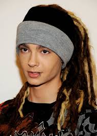 The guitarist and pianist kept his long black hair tied neatly back in a low bun and grew out his strong beard for a ruggedly handsome look. Tom Kaulitz Dreadlocks Tom Kaulitz Long Hairstyles Lookbook Stylebistro