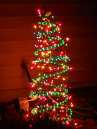 Homemade Outdoor Christmas Tree Decor Made From Tomato Cages Place The Tomato Cage Up Outdoor Christmas Tree Christmas Tree Decorations Outdoor Christmas Diy