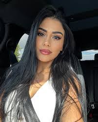 Angelica Cruz's Instagram, Twitter & Facebook