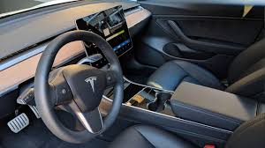 Auch im innenraum hebt sich das model 3 von gewöhnlichen fahrzeugen deutlich ab. Tesla Model 3 Langzeittest Teslaben