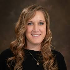 Lori Plum's Instagram, Twitter & Facebook