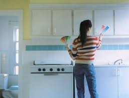 how to spray paint kitchen cabinets