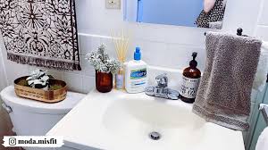 It's a relatively quick way to liven up your bathroom. Small Apartment Bathroom Ideas How To Make A Tiny Bathroom Pretty Moda Misfit