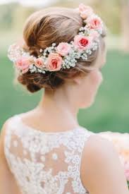 Haarschmuck Mit Blumen Fur Braute 50 Bilder Archzine Net Blumenkranz Hochzeit Blumenkranz Haare Und Haarkranz Hochzeit