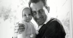 Rudolf Blum mit seiner Enkelin