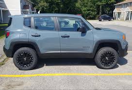 My 2018 Renegade Sport 2 Rough Country Lift And 235 65 R17 Tires What You Guys Think Jeeprenegade