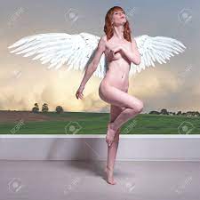 翼を持つ天使の女性ヌードの写真素材・画像素材 Image 41124332