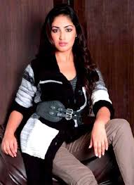 Image result for yami gautam in action jackson blue saree