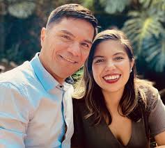 Yashin Quesada conmovido hasta las lágrimas ante sorpresivo premio nacional  para su hija como cineasta