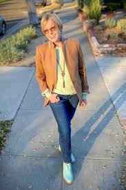 Such camels have protective outer coats of coarse fibre that may grow as long as 15 inches (40 cm). Camel Blazer Outfit Idea With Jeans Une Femme D Un Certain Age