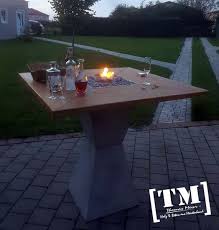 Tische Stehtisch Eiche Massivholz Beton Mit Feuerstelle Ein Designerstuck Von Fineline Holz Und Raum Bei Dawanda Gartentisch Feuerstelle Gartenmobel