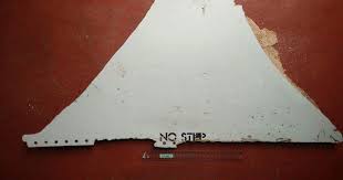 A boeing 777 operated by united airlines experienced engine failure saturday, dropping debris over colorado. Missing Mh370 Possible Boeing 777 Part Found Off Mozambique Sources Say
