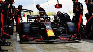 Red bull racing świętuje powrót f1 do stambułu, swój trzechsetny występ w grand prix oraz wejście marki alphatauri na turecki rynek. Red Bull F1 Racing Team Verstappen Perez