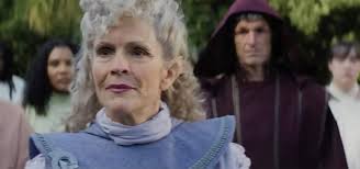 I just wanna post about how beautiful Robin Curtis looks in the short film.  I love her hair and her costuming.