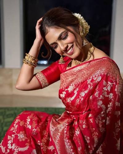 The Art of Heaviness: Why a Heavy Banarasi Saree in Silk Elevates Your – Vandana Sarees
