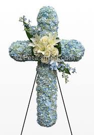Chinese funeral flower arrangement basket delivery in hk by funeral florist mays online flower shop send fresh sympathy flowers free. Arreglos Florales Flores Cesped Y Jardin