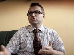 Aha, no to, jakby to powiedzieć, jako mężczyzna mogę powiedzieć, że no cóż, pan prezydent miał troszkę więcej szczęścia niż ja mam, mnie doda jeszcze nie wycałowała. Zbigniew Girzynski Posel Pis Z Torunia Odchodzi Z Klubu I Partii Gazeta Pomorska