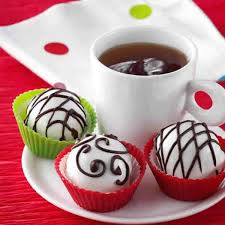 Boules Deux Chocolats Au Thermomix Pour Accompagner La Tasse Du Cafe Recette Chocolat Recette Bonbon Cuisson De Noel