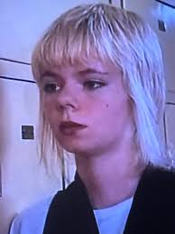 watching degrassi high and she's pmo so bADDDD especially with Erica and  her abortion