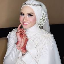.pengantin berhijab, baju pengantin elegan, gaun pengantin berjilbab, pengantin solo putri muslim, busana pengantin hijab, gaun pengantin tradisional, tata rias pengantin adat jawa, gedung pernikahan semarang, pakaian pengantin adat jawa tengah, paket pengantin, model rias pengantin. 10 Referensi Gaya Hijab Untuk Pernikahan Muslim Modern Elegan Sempurna Di Momen Istimewa