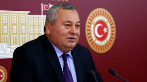 İyi̇ parti̇'li lütfü türkkan mhp'liler tarafından darp edildi i̇ddiası. Otel Lobilerinde Kadin Pesinde Dolasan Sefil