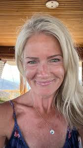 Public shower solutions for dry cabins needed