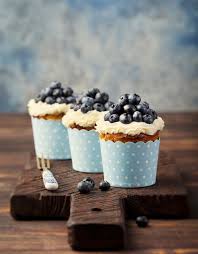 Heidelbeermuffins Mit Mascarpone Topping Heidelbeermuffins Cupcakes Cupcake Kuchen