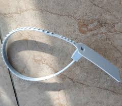 To cut the ends off properly, we should use the right tool. Clean Printing 2019 Zip Tie Vapor By Kanye West Disposable Off White Zip Tie Shoes Max Red Plastic Ties Seals Ow Retail Moq Buy At The Price Of 1 99 In Aliexpress Com