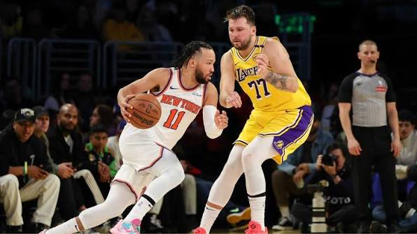 Luka Dončić Flips the Bird at Jalen Brunson After Knicks' Win READ MORE:  https://www.complex.com/sports/a/bernadette-giacomazzo/luka-doncic-jalen- brunson-middle-finger