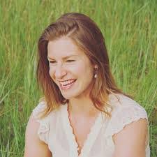 Liz Dill's Instagram, Twitter & Facebook