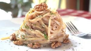 Quando le domeniche mia nonna o come in questo caso: Pasta Al Sugo Di Noci Youtube