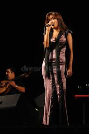 The album contains traditional fado as well as new pieces by a number of major names in portuguese music, including carlos tˆ, samuel uria and jorge cruz among others. Ana Moura Fado Female Singer Music Live Concert Guitar Editorial Photo Image Of Lips Microphone 54055776