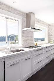 You want beauty in your backsplash to be certain, but you want to keep in mind maintenance and cleanliness as well. Gorgeous 83 Amazing Kitchen Backsplash Ideas White Cabinets Https Besideroom Co White Contemporary Kitchen White Modern Kitchen Contemporary Kitchen Cabinets