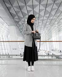 Hijab style korea identic dengan outfit yang longgar dan yang ketat. Pin By Aandismhn 00 On Hijabs Hijab Style Casual Hijab Outfit Street Hijab Fashion