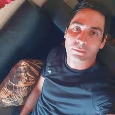 Buenas dias a todos, necesito que por favor me expliquen/cuenten, que  diferencias hay en éstos 2 equipos que a la vista son similares y, tienen  diferencia en calidad de sonido? cual elegirían ...