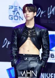 191221 펜타곤 pentagon prism world tour 'havana' (hongseok focus). Pentagon S Hongseok Blessed Us All With His Sculpted Abs In A Sexy Leather Outfit For Their Comeback