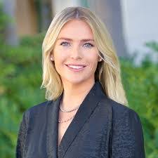 Michelle Dery's Instagram, Twitter & Facebook