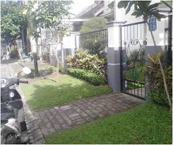 Selain itu, hadirnya tanaman di rumah juga memperbaiki sirkulasi udara. 68 Desain Taman Rumah Minimalis Mungil Lahan Sempit Terbaru Dekor Rumah Dekorasi Tanaman Rumah Rumah Hijau Dekorasi Luar Ruangan