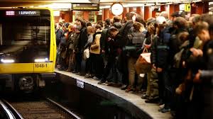 Ticketerstattung auch bei streik möglich darüber hinaus gelten die üblichen fahrgastrechte. S Bahn Verzogert Stau Bei U Bahn Und Bus Das Sagen Betroffene B Z Berlin