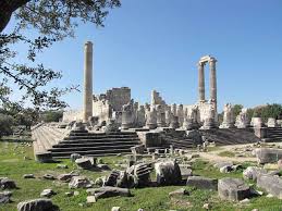 Temple a, prinias 625 bce stone temple inspired from east, a typical mycenean megaron learnt to build, because of trading with egypt built to honor an unknown deity earliest known example of greek temple with sculptured decoration 8. Ancient Greek Architecture The Origin And Evolution The Arch Insider