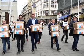 ← ora pământului marcată la piatra neamț. AlianÈ›a 2020 Usr Plus A Depus La Bec Peste 500 000 De SemnÄƒturi De SusÈ›inere AlianÈ›a2020 Usr Plus V8