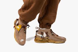 On top of all that, cactus jack detailing arrives in full force as the face logo and moniker gets divided up between each insole graphic, followed by the label's name embroidered update (05/22/2020): Travis Scott X Visvim Chukka X Nike Air Max 270 Hypebae