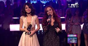 Esta es una pagina de lovatics~ un like tuyo es una sonrisa see actions taken by the people who manage and post content. Watch Selena Gomez Demi Lovato Rock Mtv S Nye In Nyc 2012 Tv Special Directlyrics