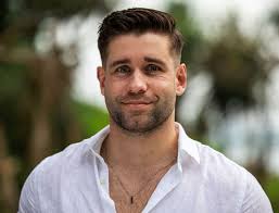 Her er de 17 mænd, der skal kæmpe om årets to bachelorettes