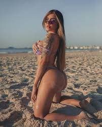 This is Aline Faria, the OnlyFans model who asked Neymar to pay if -  ordermark.com