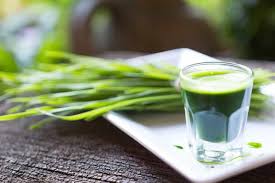 Les 25 Meilleures Recettes A Faire Avec Votre Extracteur De Jus Bonheur Et Sante Recette Jus De Legumes Recette De Jus Detox Recette Jus Extracteur